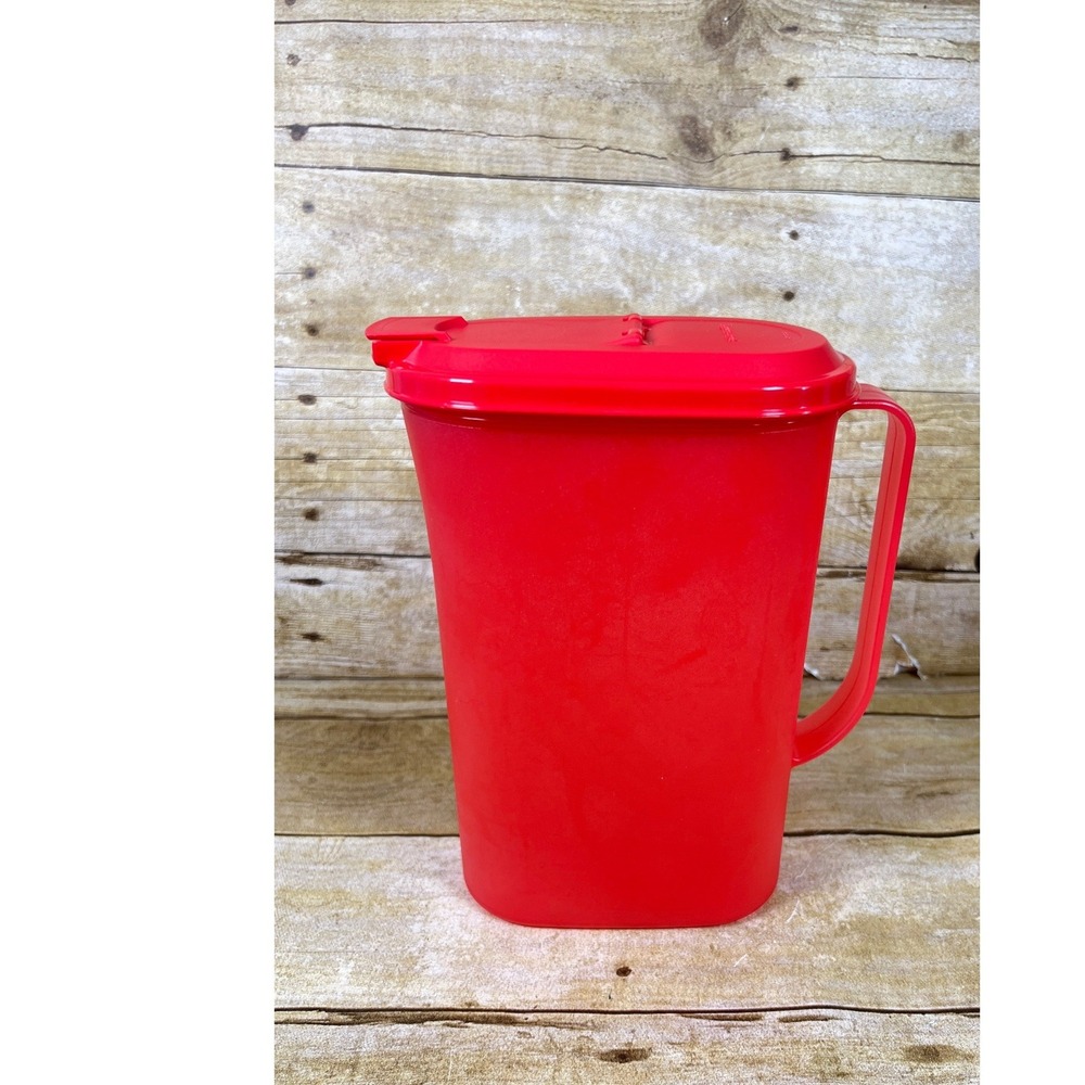VTG Tupperware Slimline Pitcher 2009C‑1 RED Flip-Top Lid 2 Quart NEW